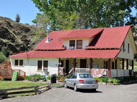 Service Creek Image