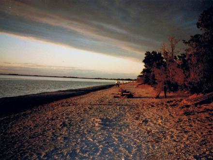 Twin Lakes Beach Image